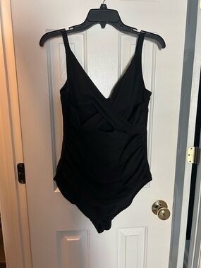 Shapellx NWT Black One-Piece Swimsuit with Twist Front